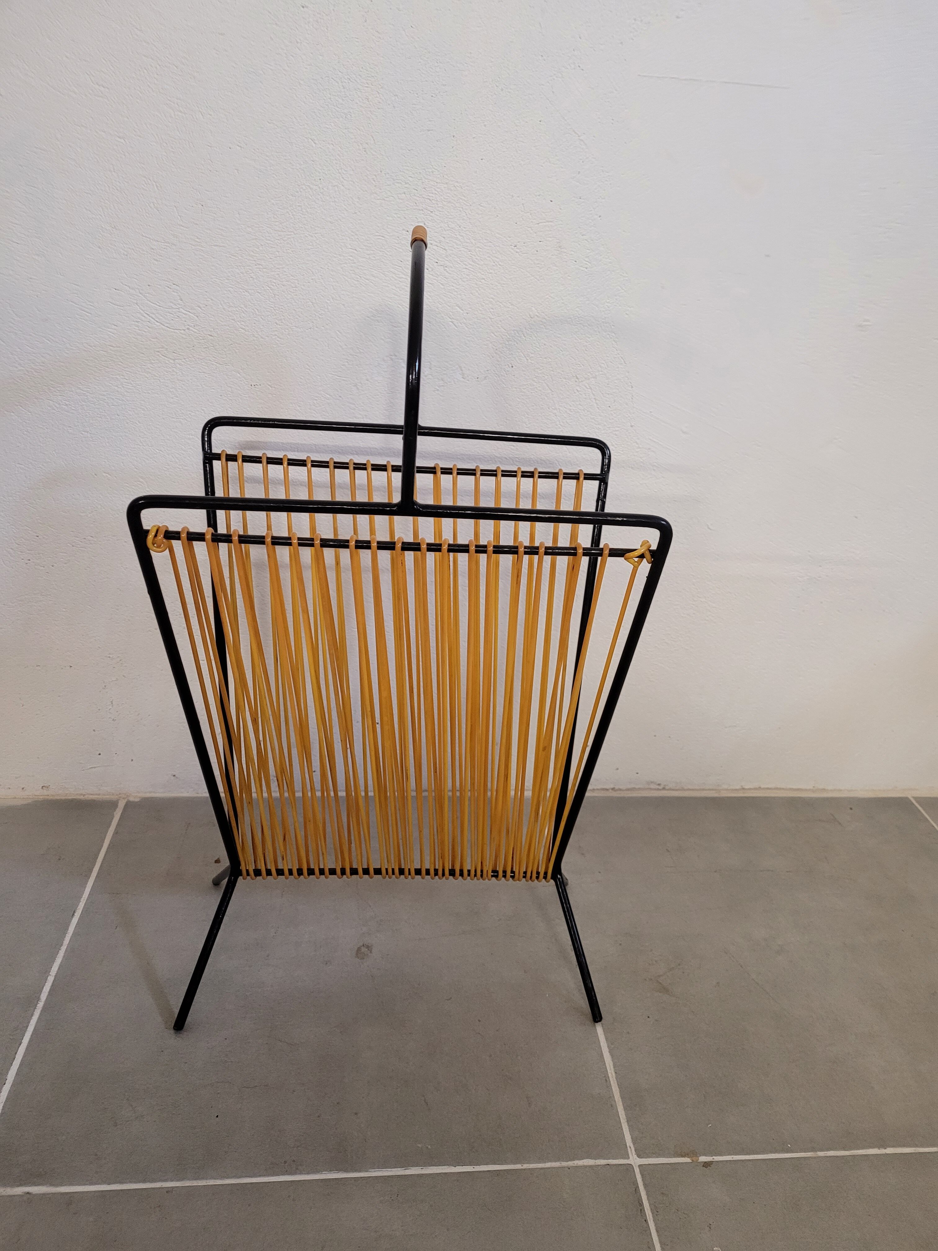 Magazine holder of the 1950s/60s