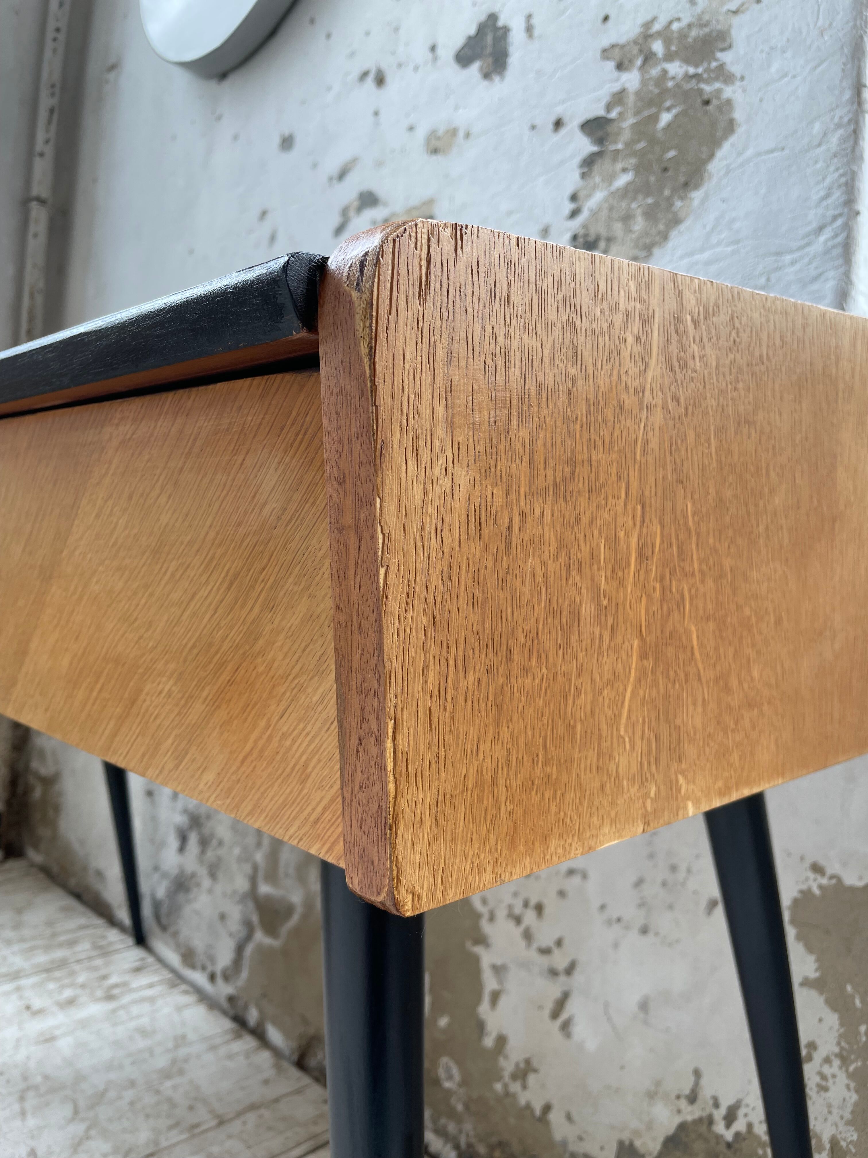 Console desktop feet compass 60s