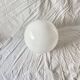 Globe boule vintage en opaline blanche - 28 cm