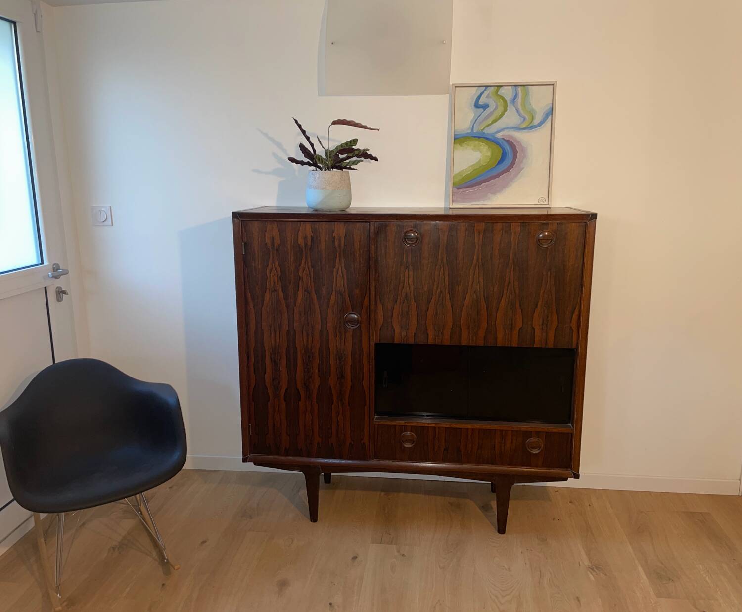 Scandinavian storage unit