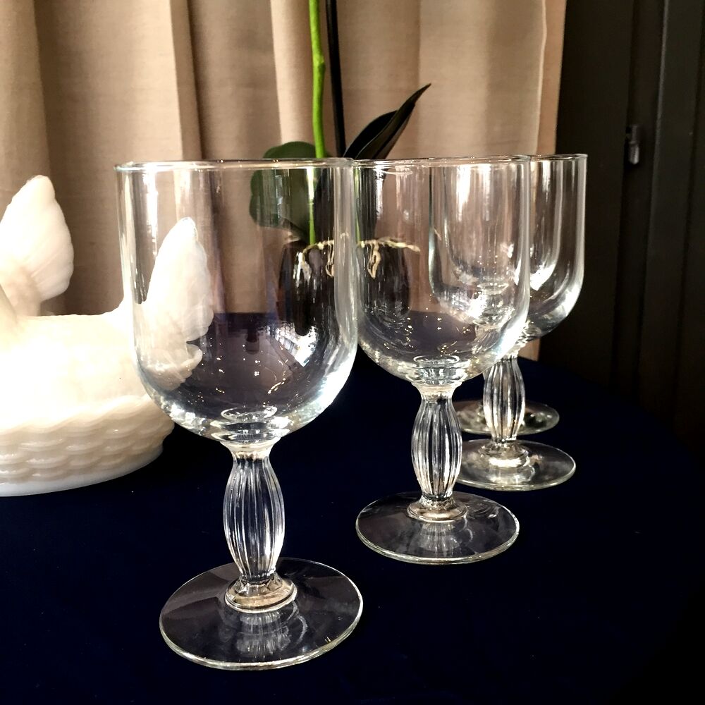 Set of 8 crystal wine glasses