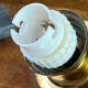Lampe en bois et laiton, dans le style  Mazda