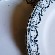 A set of 6 flat plates Terre de Fer Guirlandes Louis XVI Salins