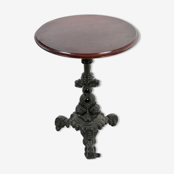 Round bistro table with cast iron foot