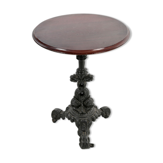 Round bistro table with cast iron foot