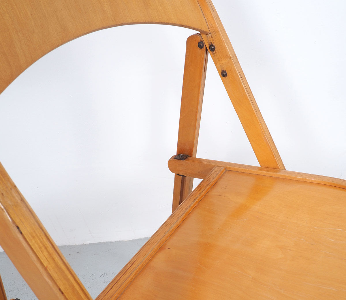 4 chaises pliantes vintage en bois d’OTK, années 1950