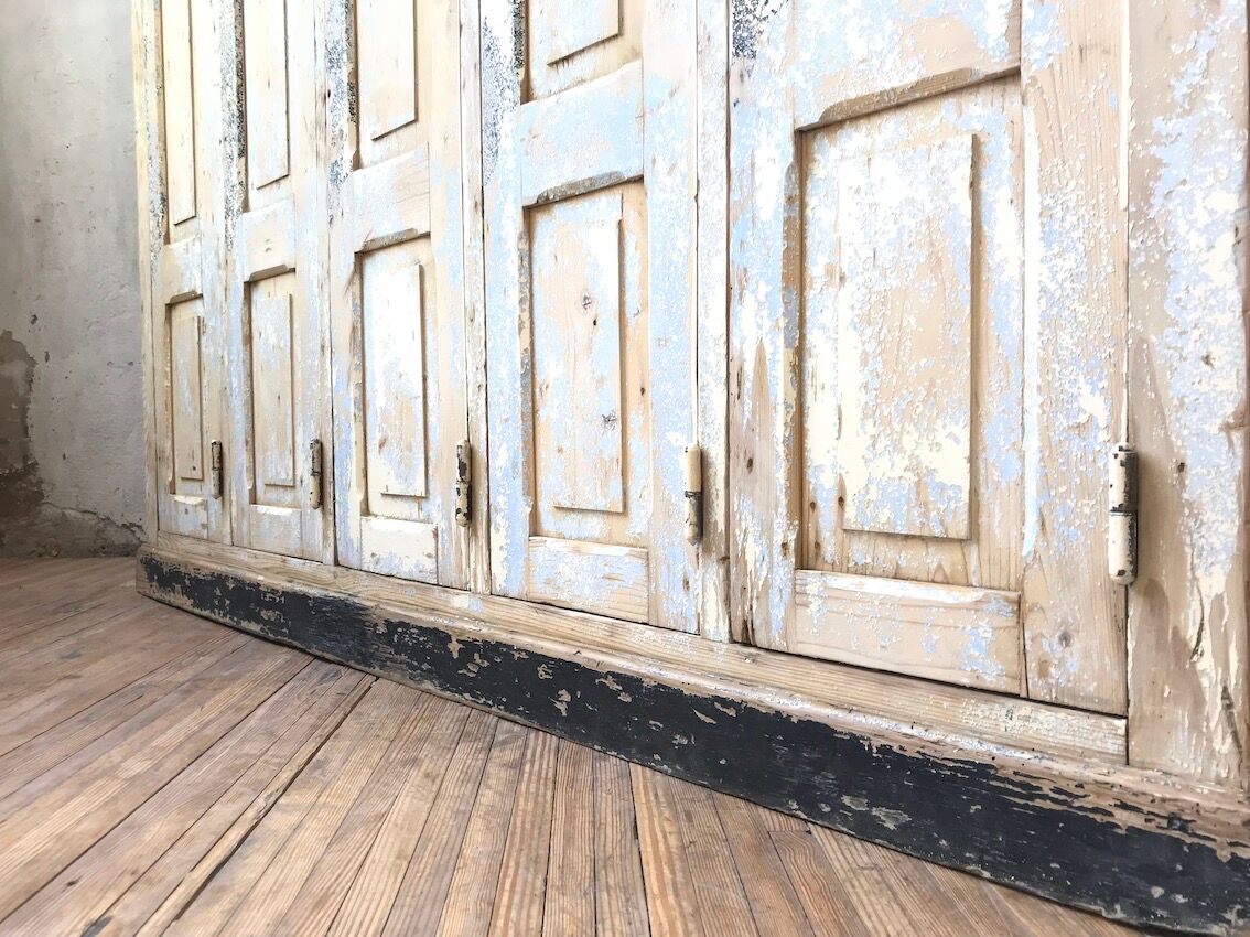 Wooden workshop vestiary