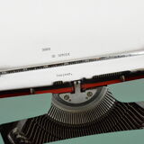 Lettera 32 typewriter.
