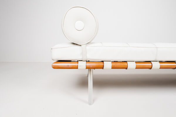 Lit de jour Barcelona par Ludwig Mies van der Rohe pour Knoll, années 1980.