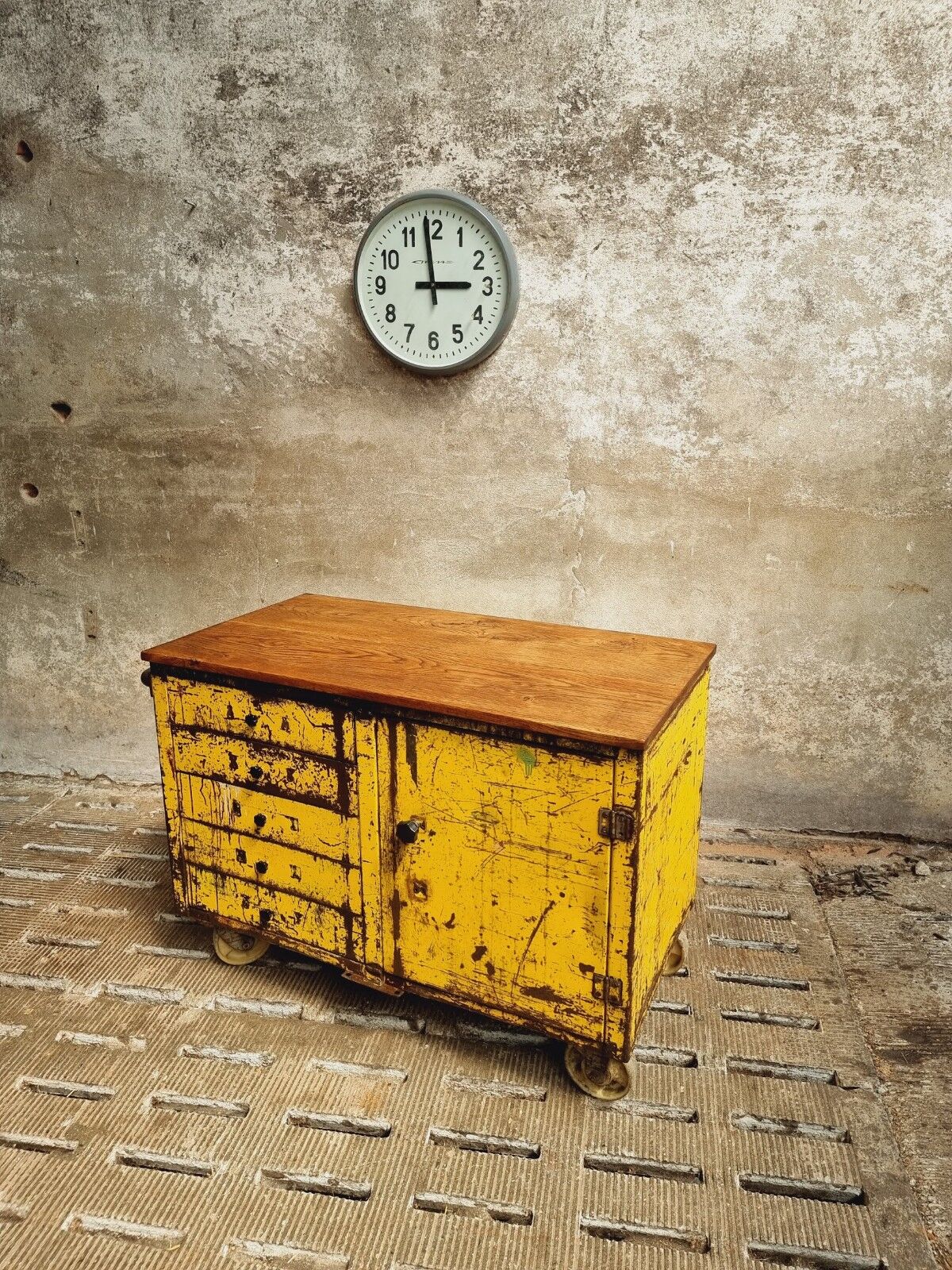 Industrial workbench trolley yellow chest of drawers
