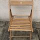 Chaise pliante en bois couleur miel