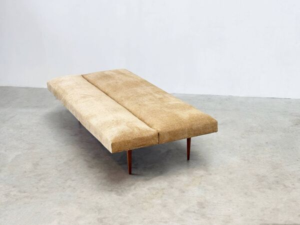 Canapé / lit de repos en bois allemand des années 1970