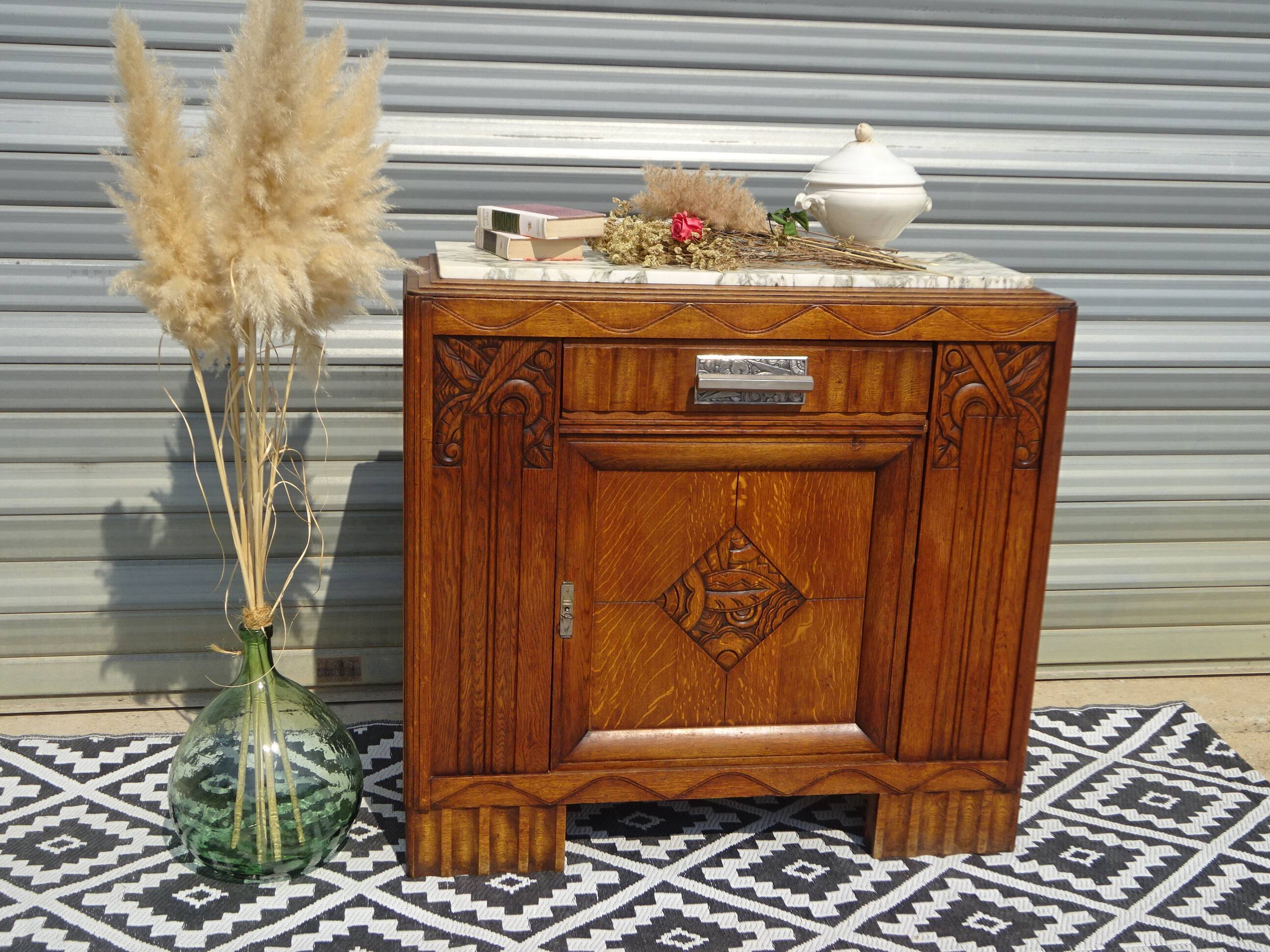 Ancien buffet en chêne et marbre, époque et style Art Déco