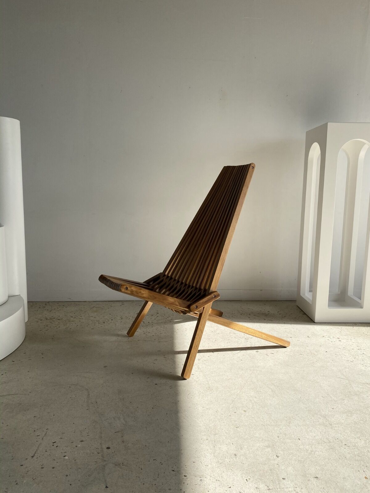 Foldable designer armchair in wooden slats