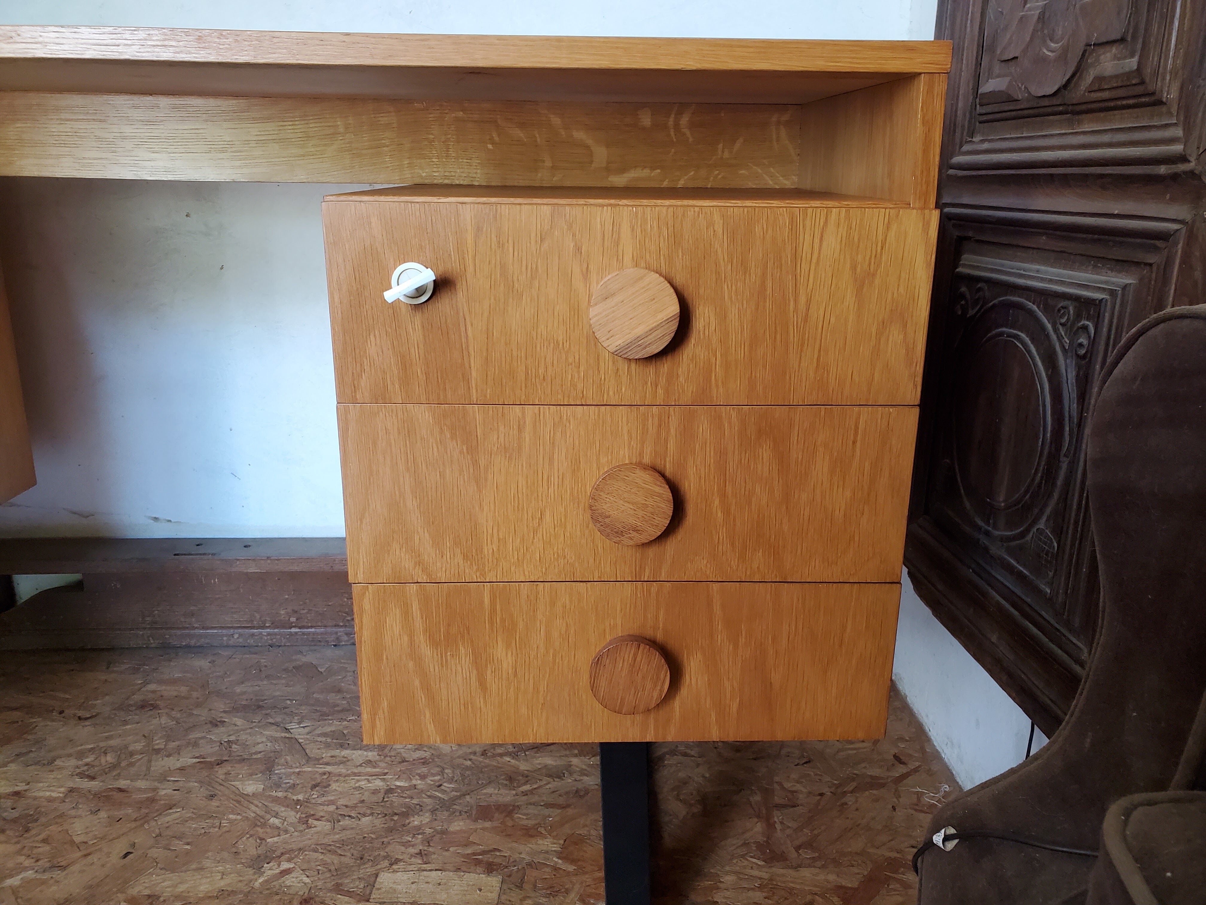 Modernist office year 60