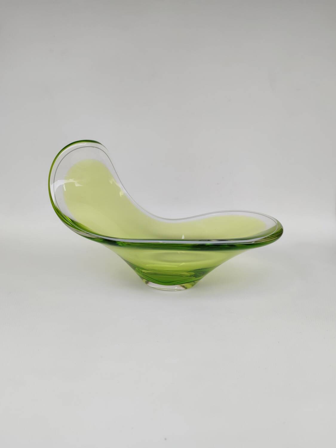 Glass bowl by Paul Kedelv, for flygsfors, 1960s.