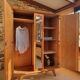 Armoire vintage pieds compas