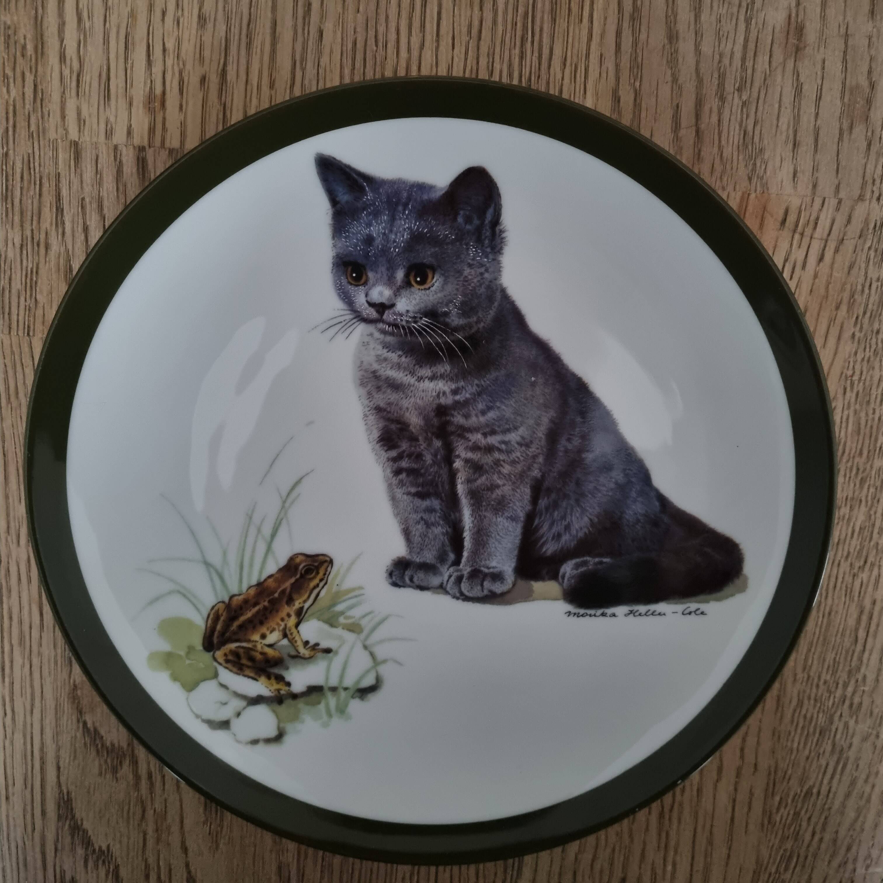 Porcelain cat decorative plates
