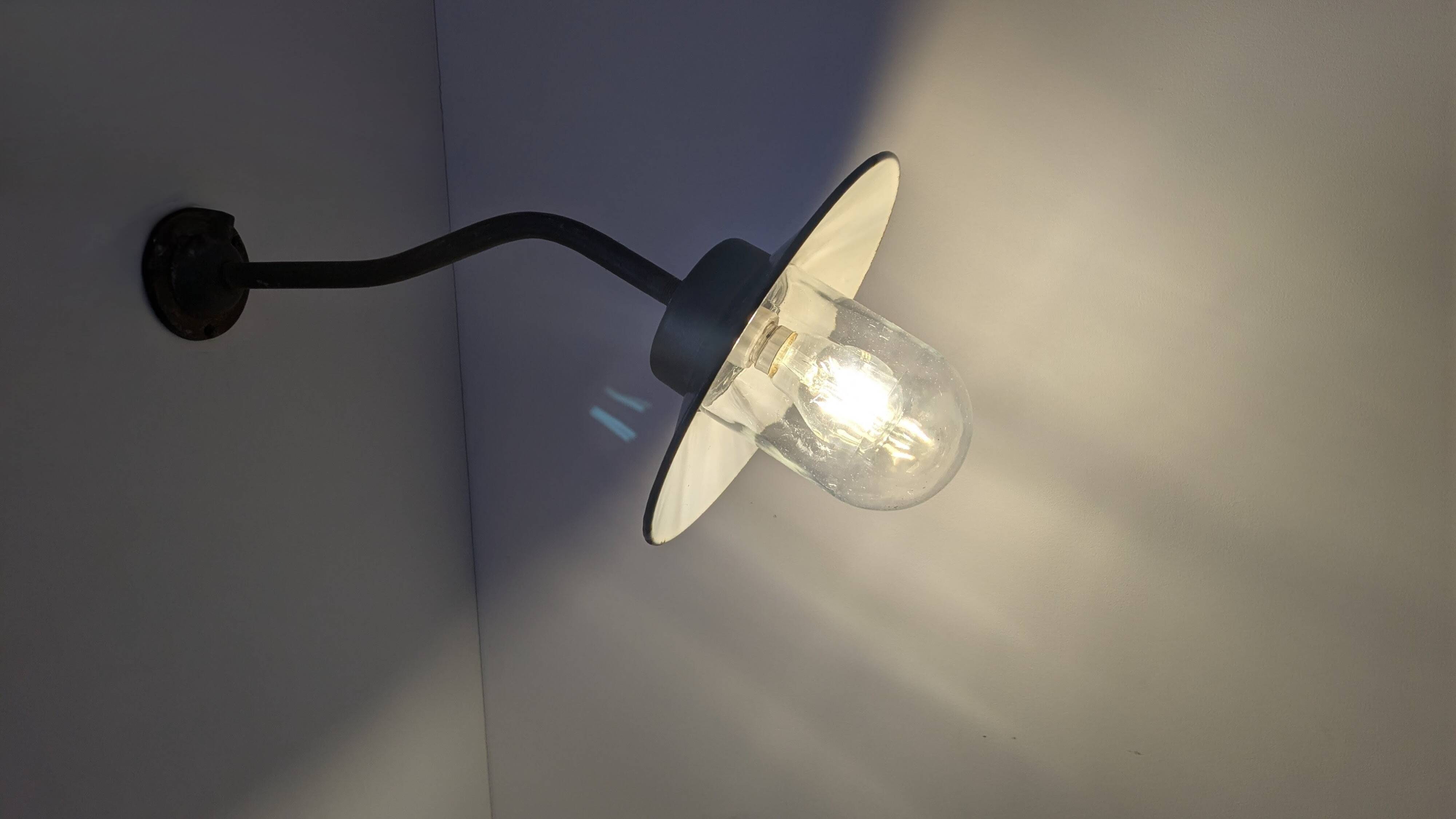 Antique wall light – Swan neck – Green enamelled sheet metal