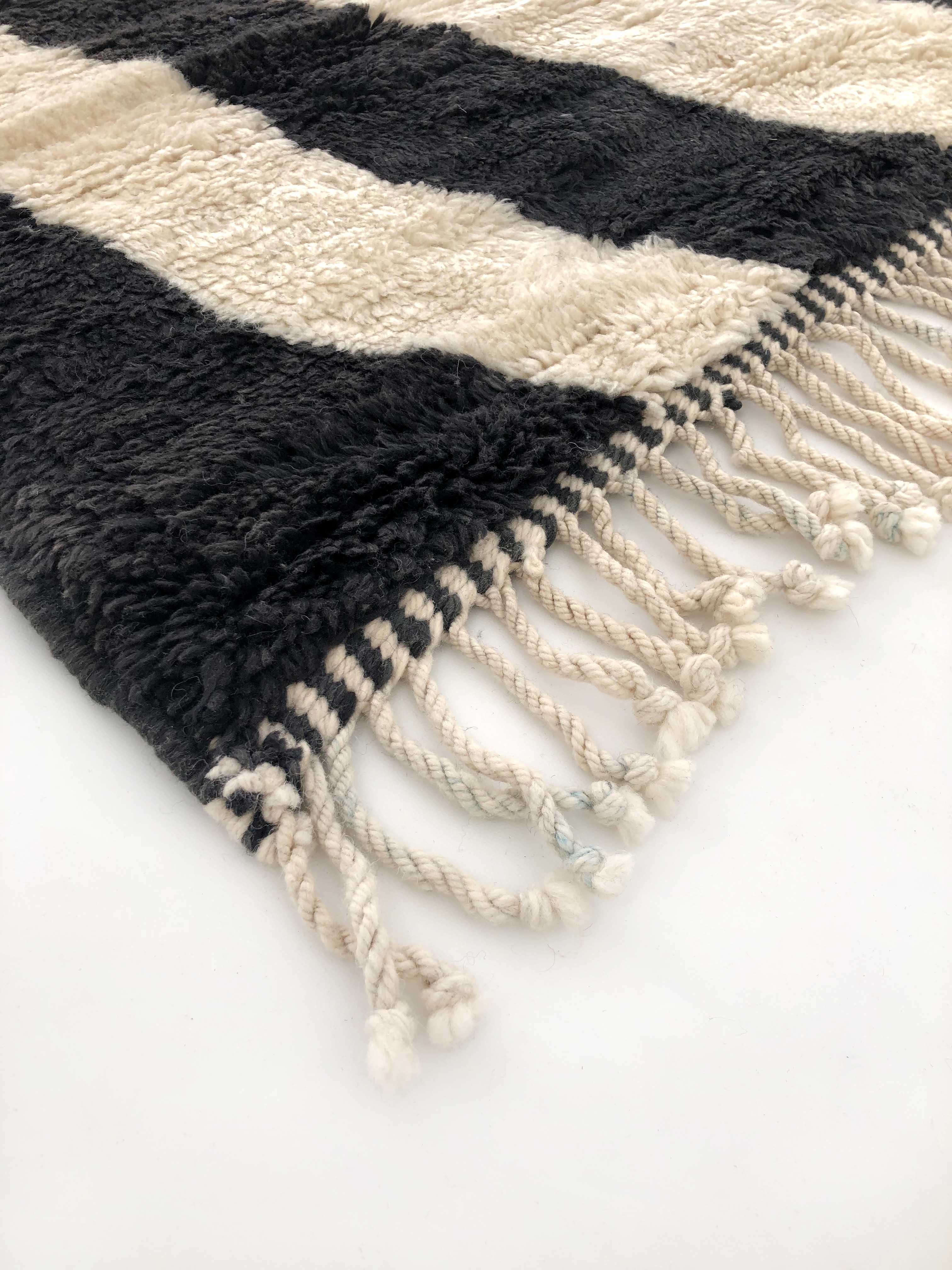 Moroccan berber carpet m'rirt ecru and black 3,43x2,39m