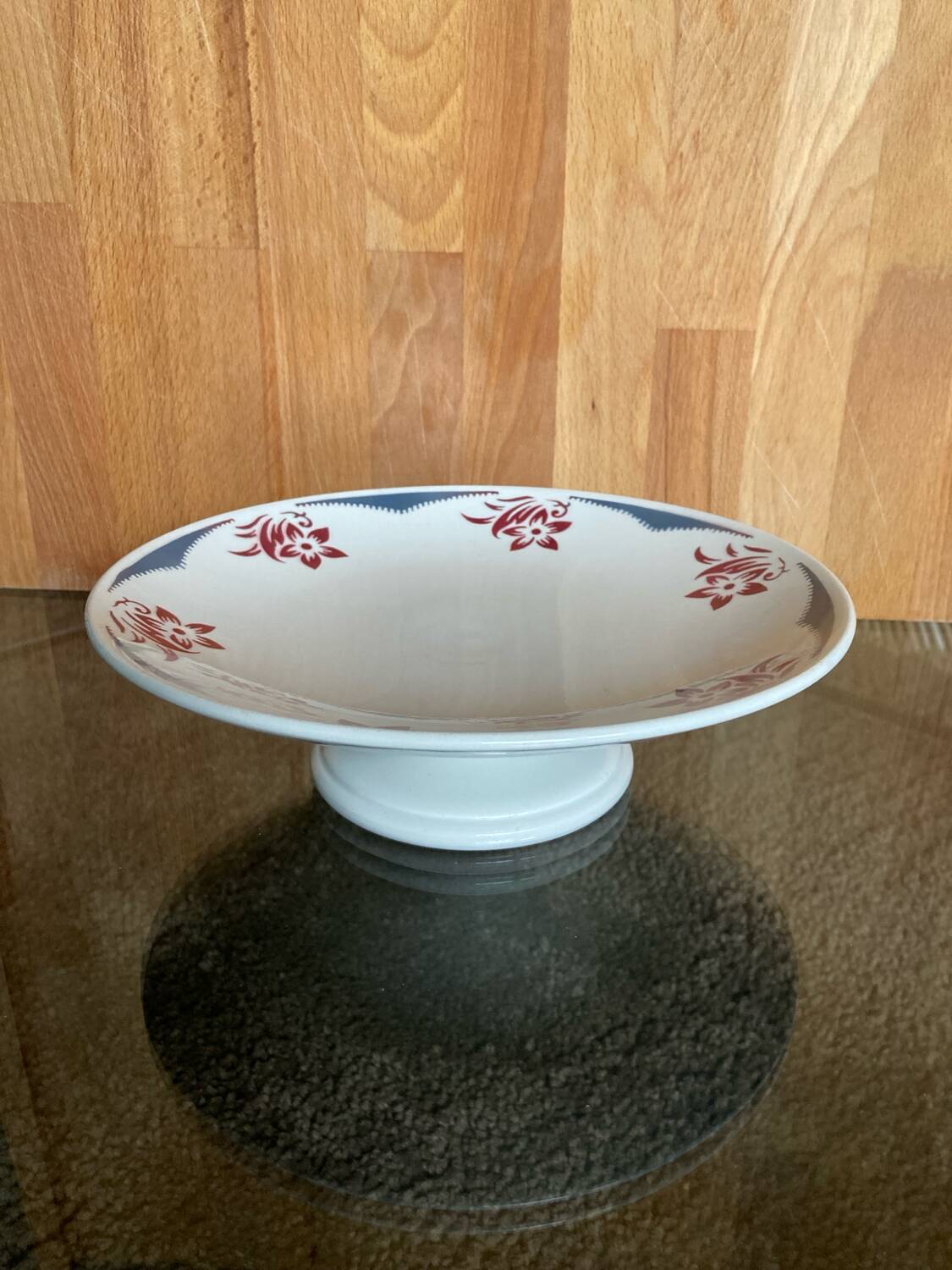 Plate mounted on pedestal Salins France Rouge E. Charbonnier