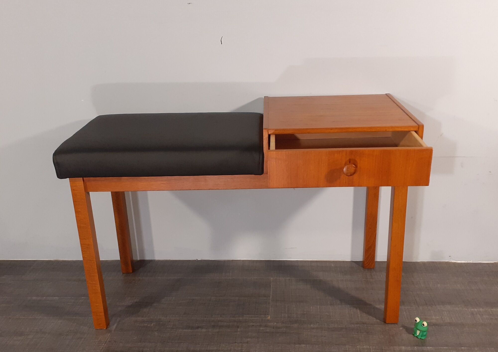 Norwegian entrance furniture in teak and black leather, 1960s