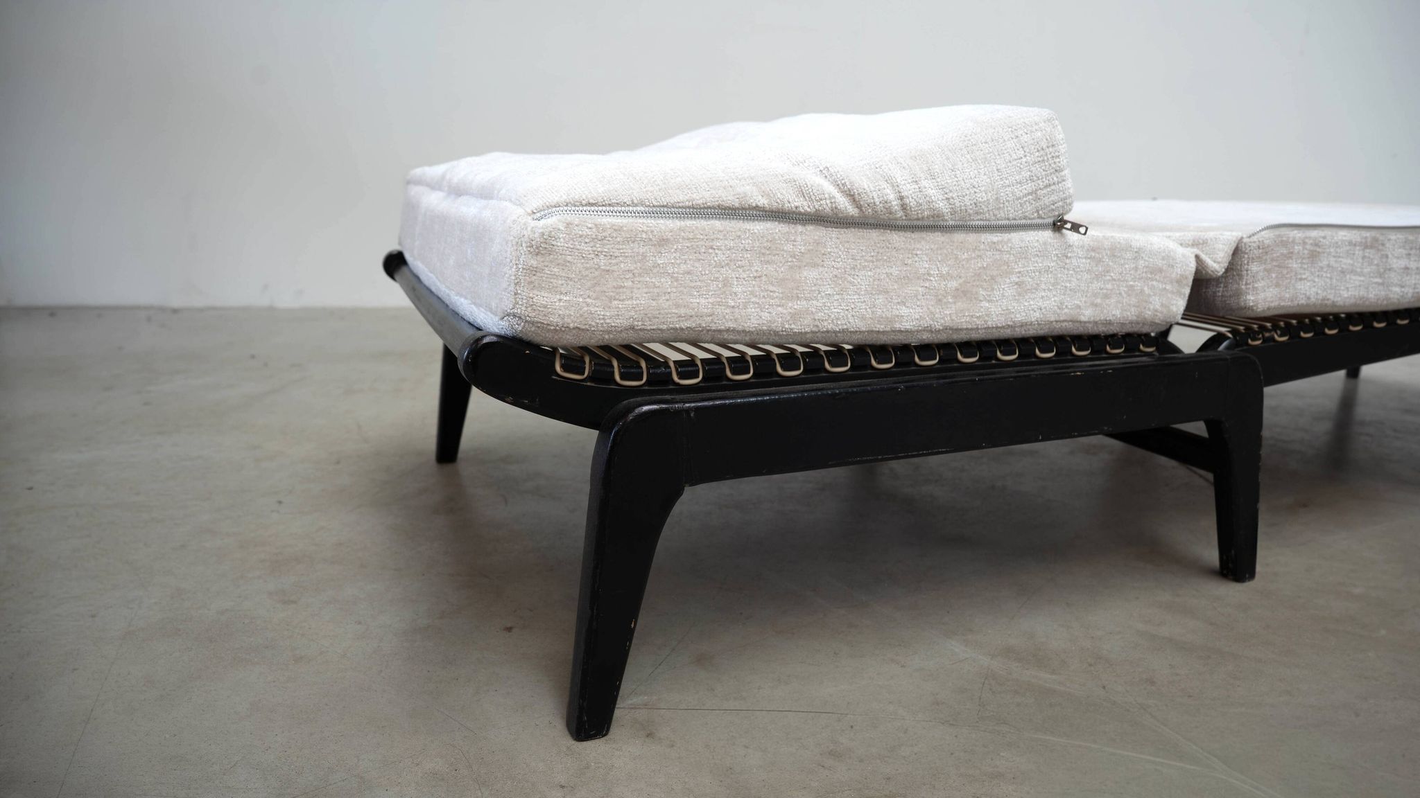 Dormeuse chaise longue / lit de jour par Georges Adrien Tigien