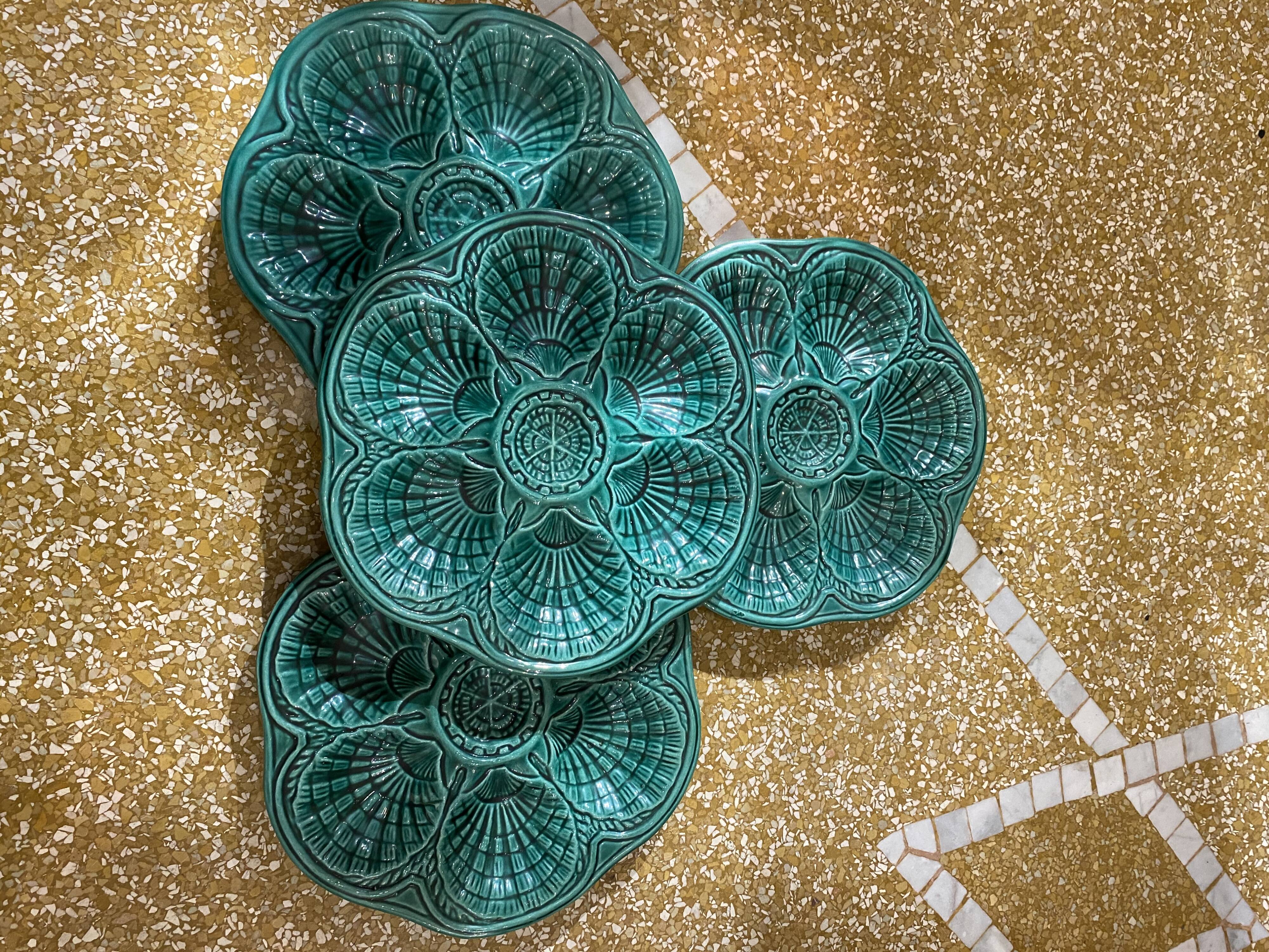 Set of 4 oyster plates