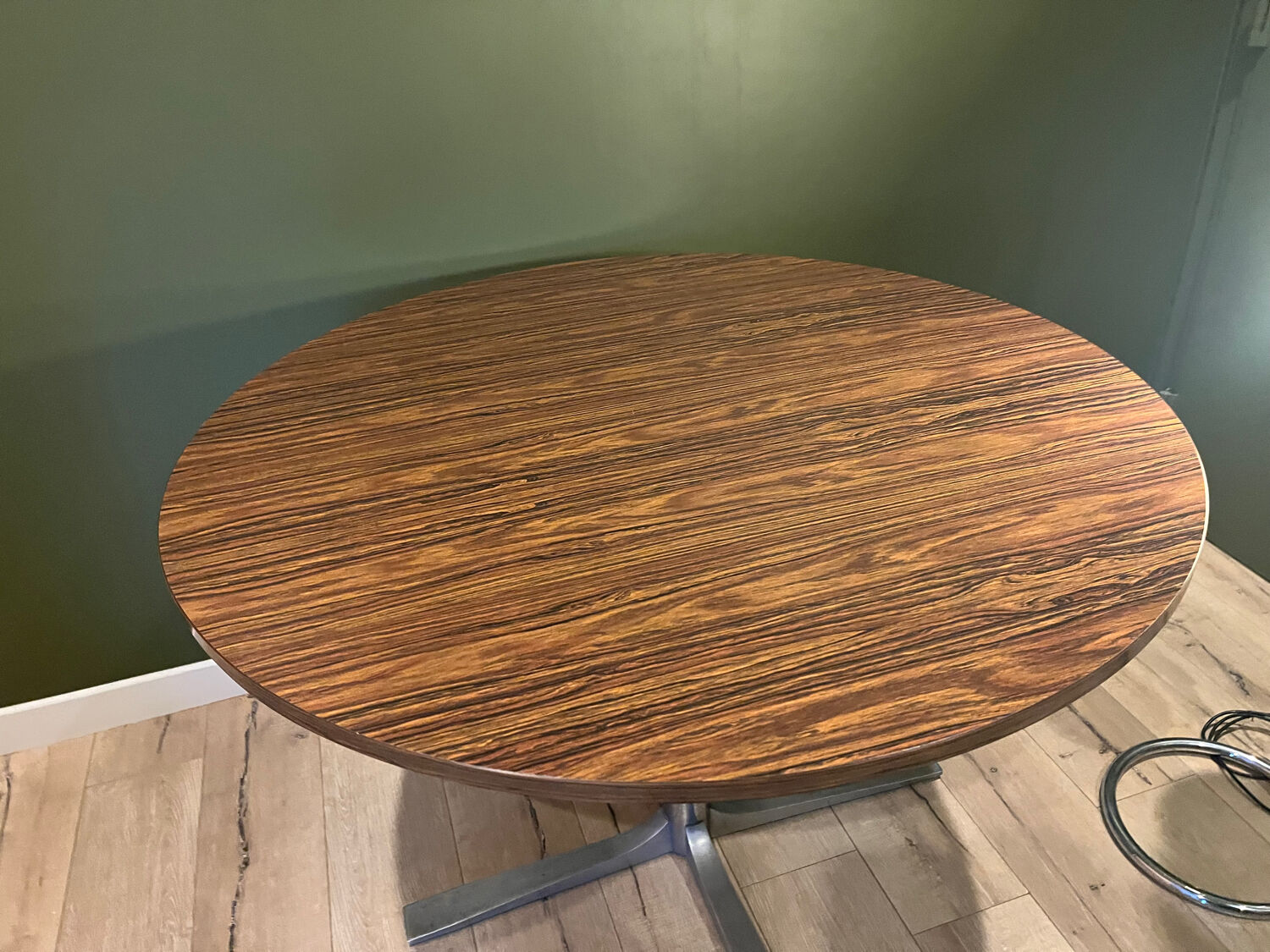 Vintage round table 110 cm in rosewood, tulip base, 1970s.