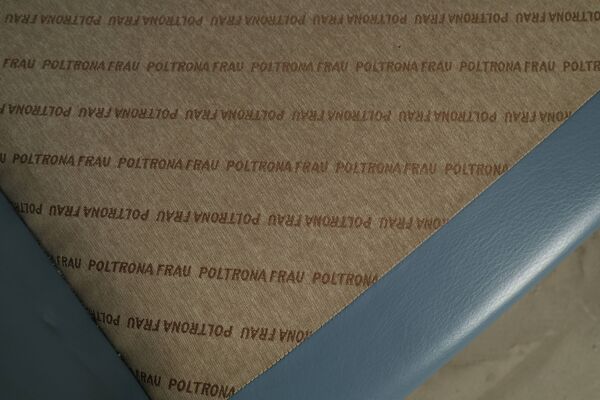 Paire de fauteuils « Moji » de Shigeru Uchida pour Poltrona Frau