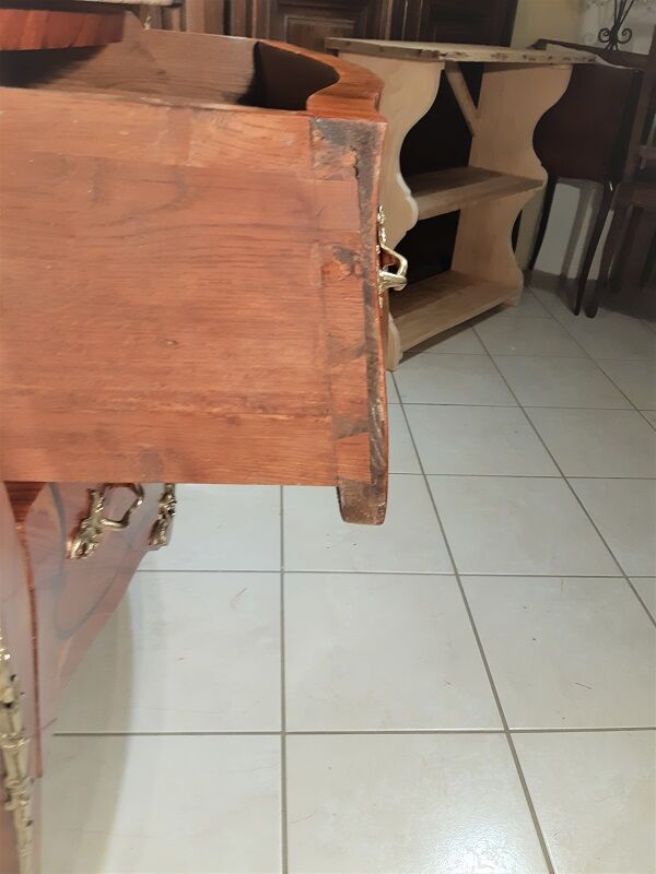 Comfortable style Louis XV rosewood, curved all sides, décor marked with flowers