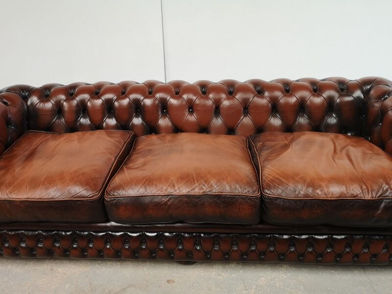 Brown leather chesterfield sofa 3 places