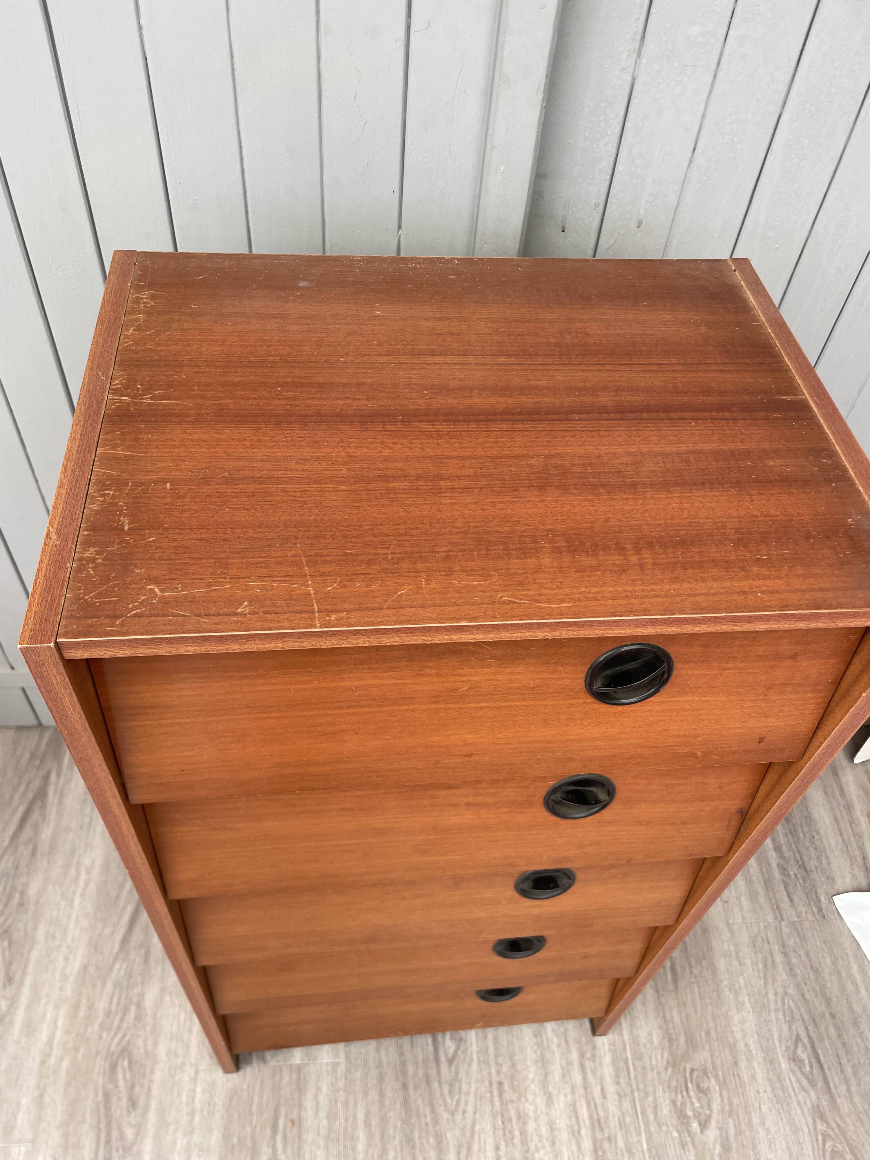 Shoe cabinet