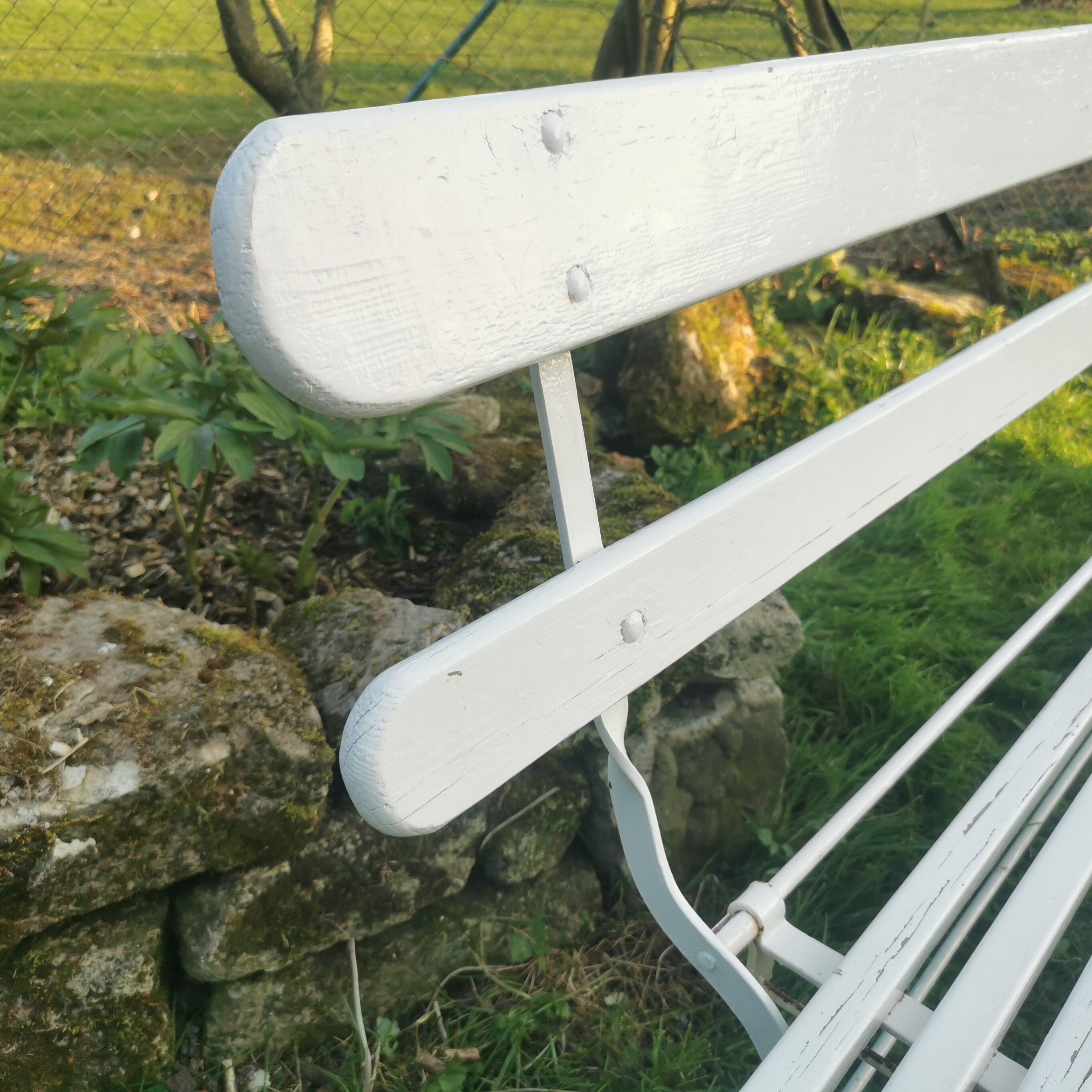 Folding garden bench