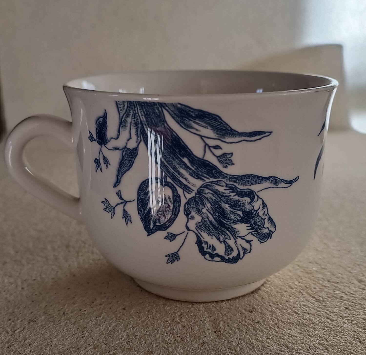 Gien tulip breakfast cup
