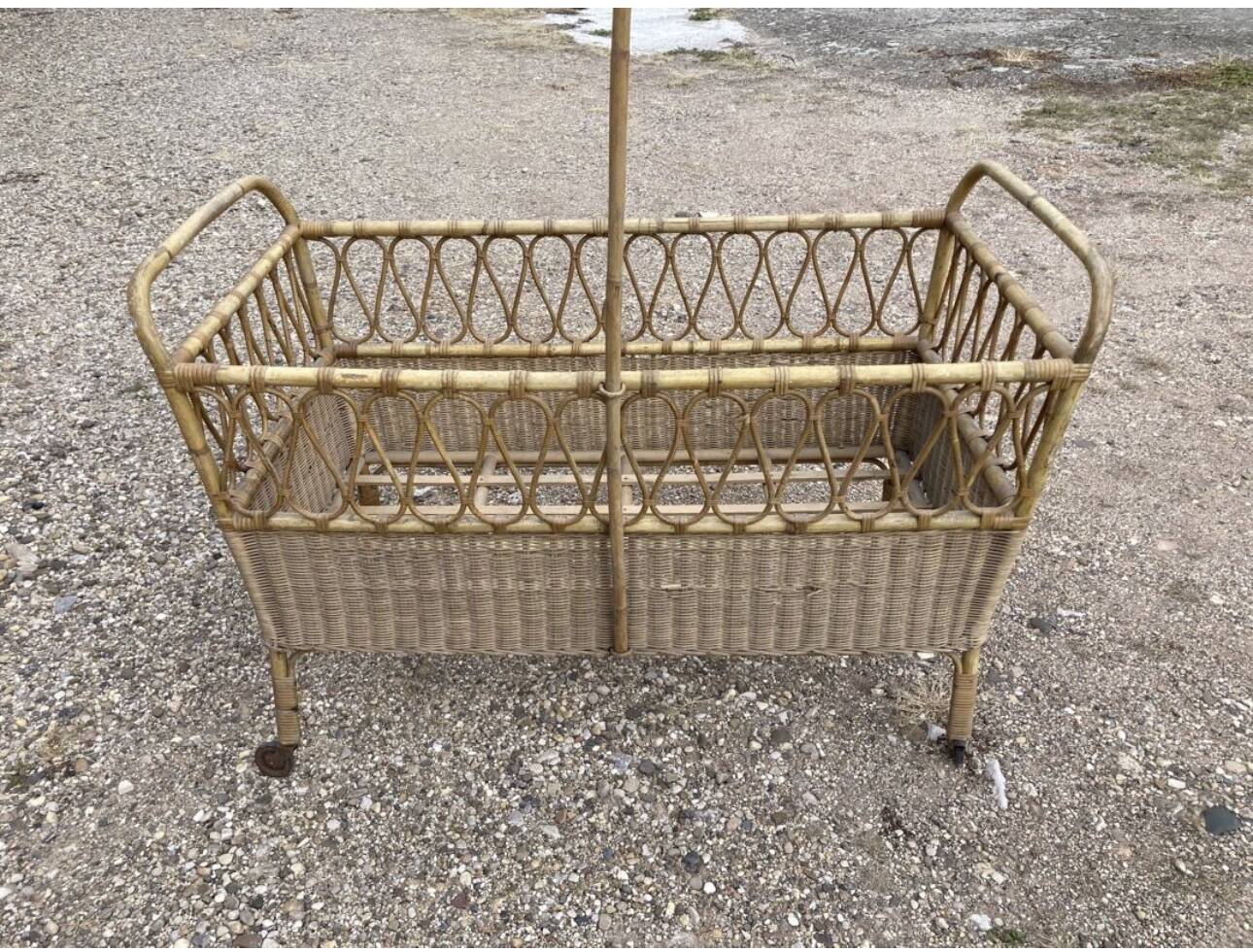 Wicker baby bed