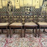 4 chaises cannées de style Louis XIII