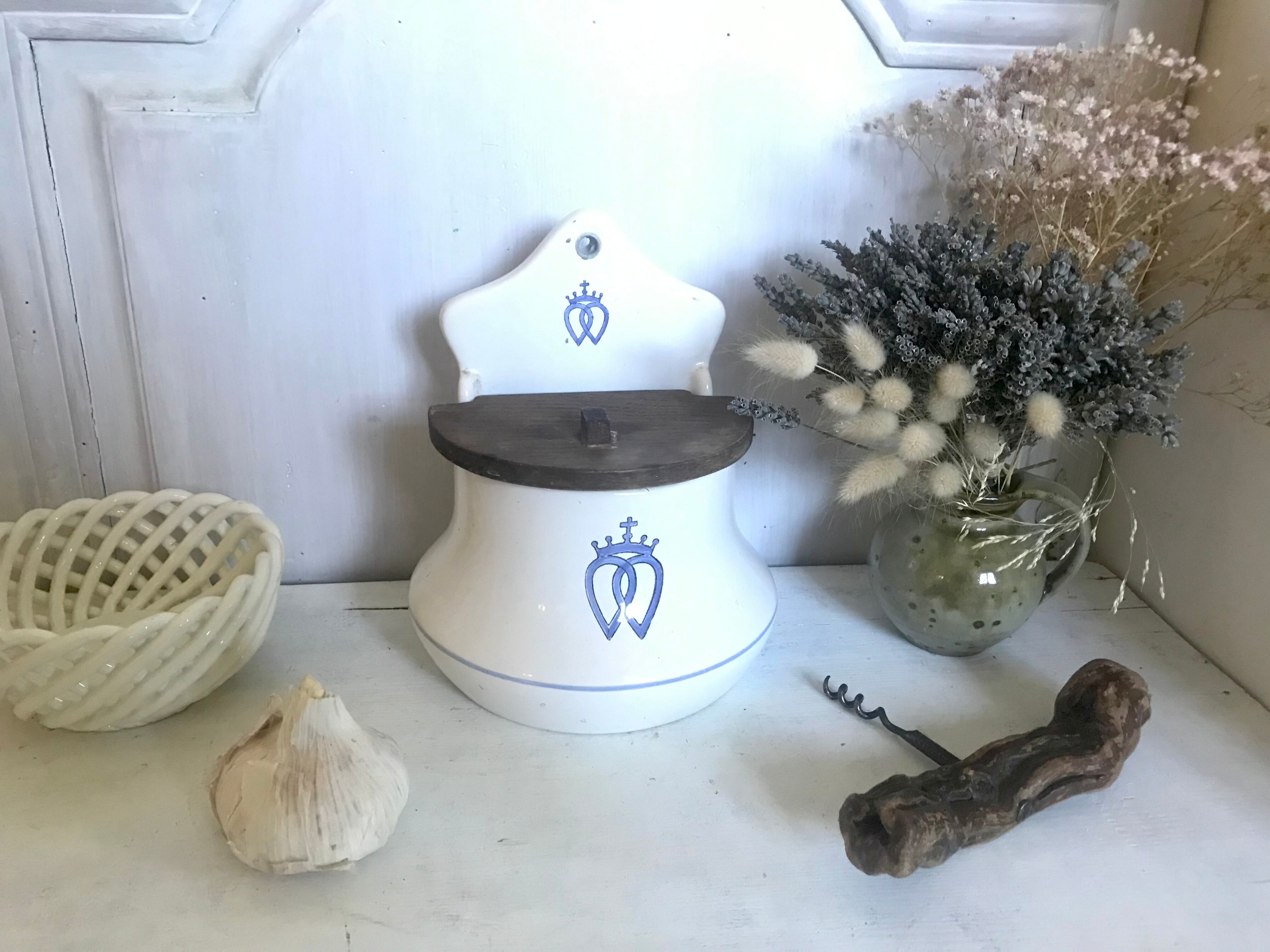 Ceramic salt box