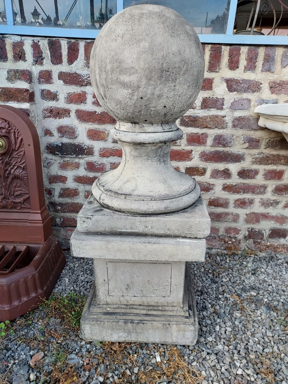 Ball on base in gray patinated reconstituted stone