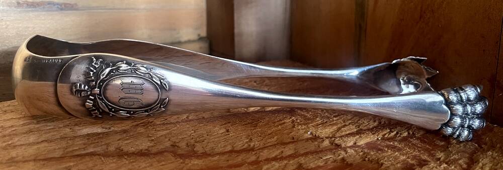 Silver metal sugar tongs from the Gombault house for tea time.