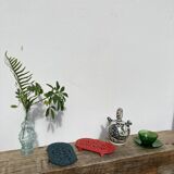 Duo of oval red and green cast iron trivets 60s 70s