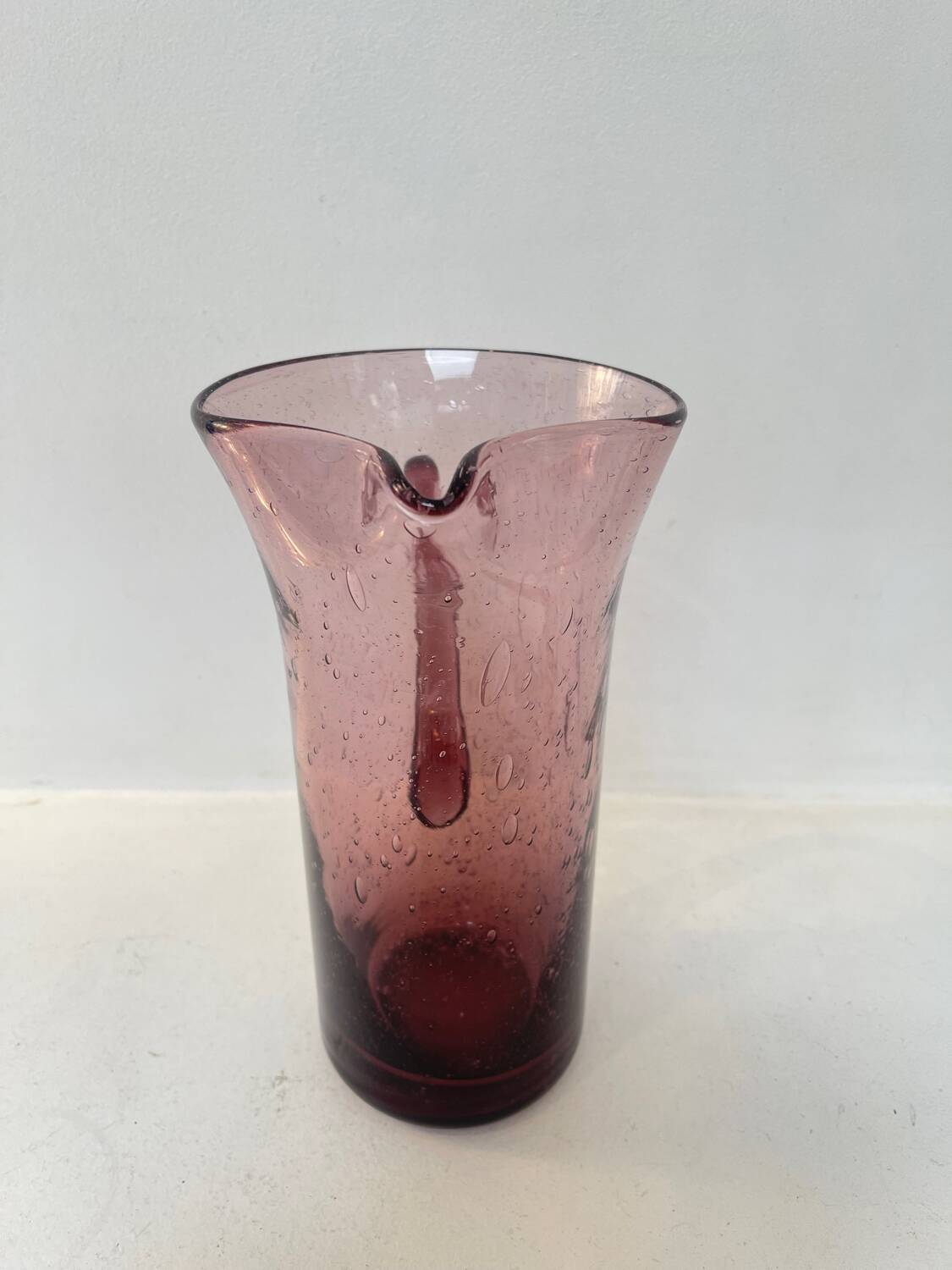 Vintage amethyst pink blown glass jug – bubble design from the 60s/70s