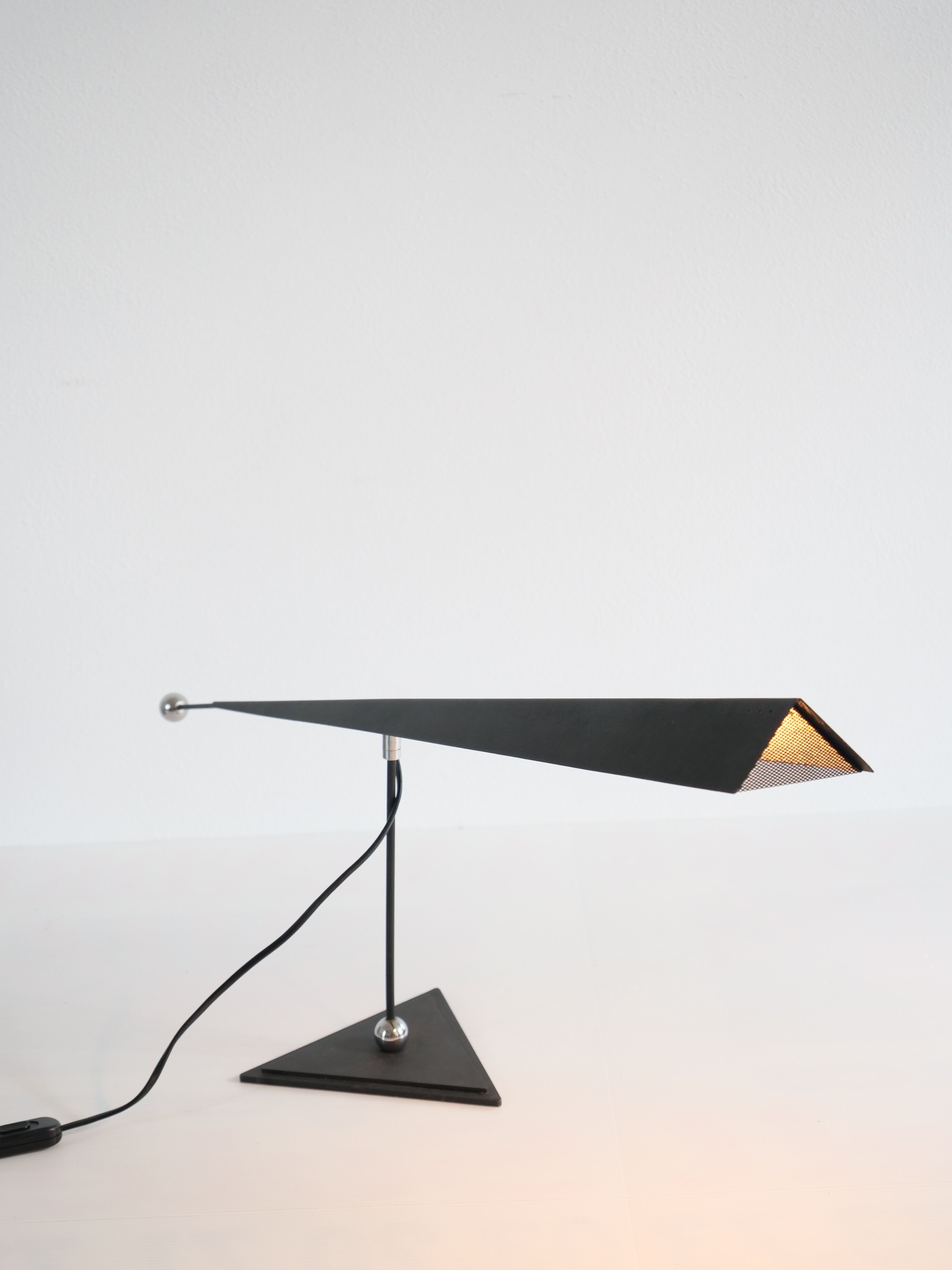 lamp unique design italy 1980 Lumen