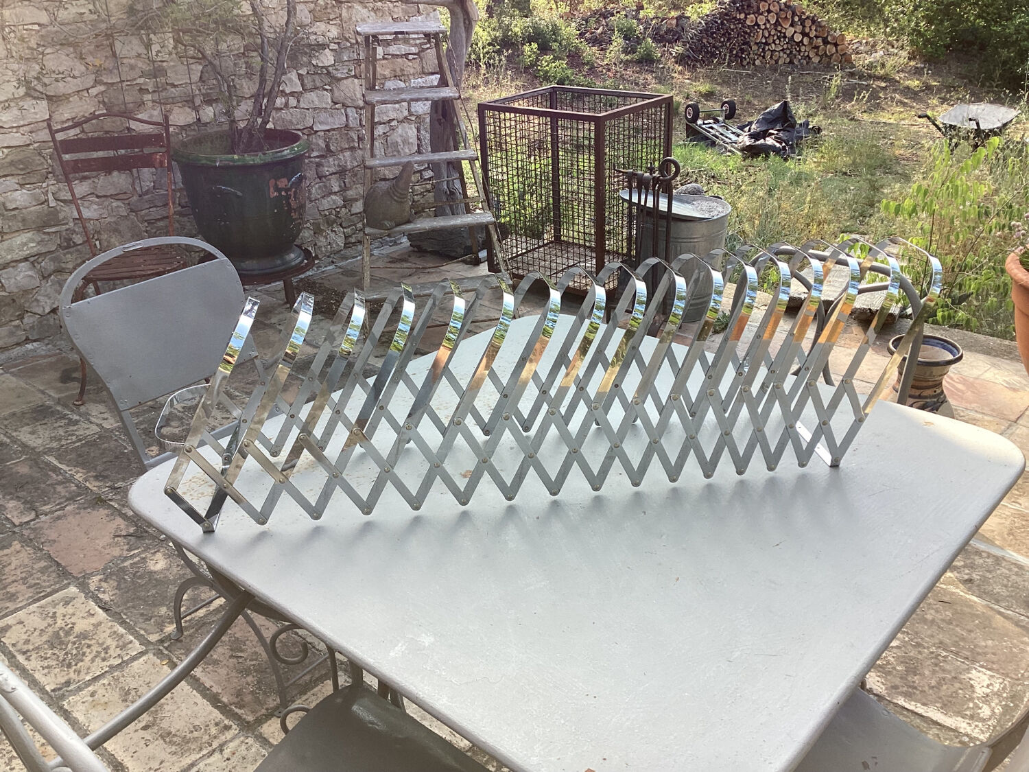 Vintage Luther Evans magazine rack