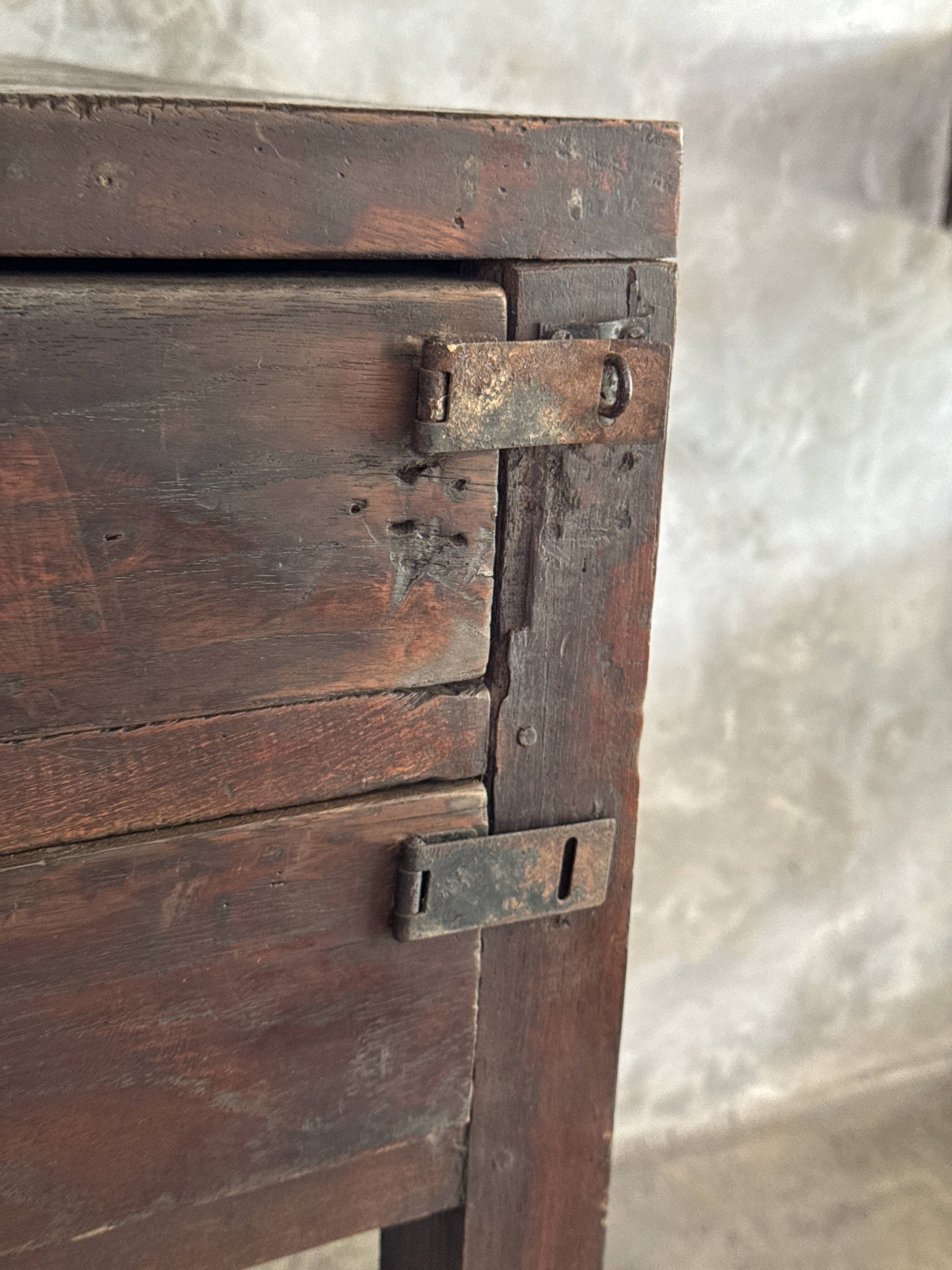 Meuble de métier ancien indonésien en teck à deux tiroirs H80,5 L79,5x51