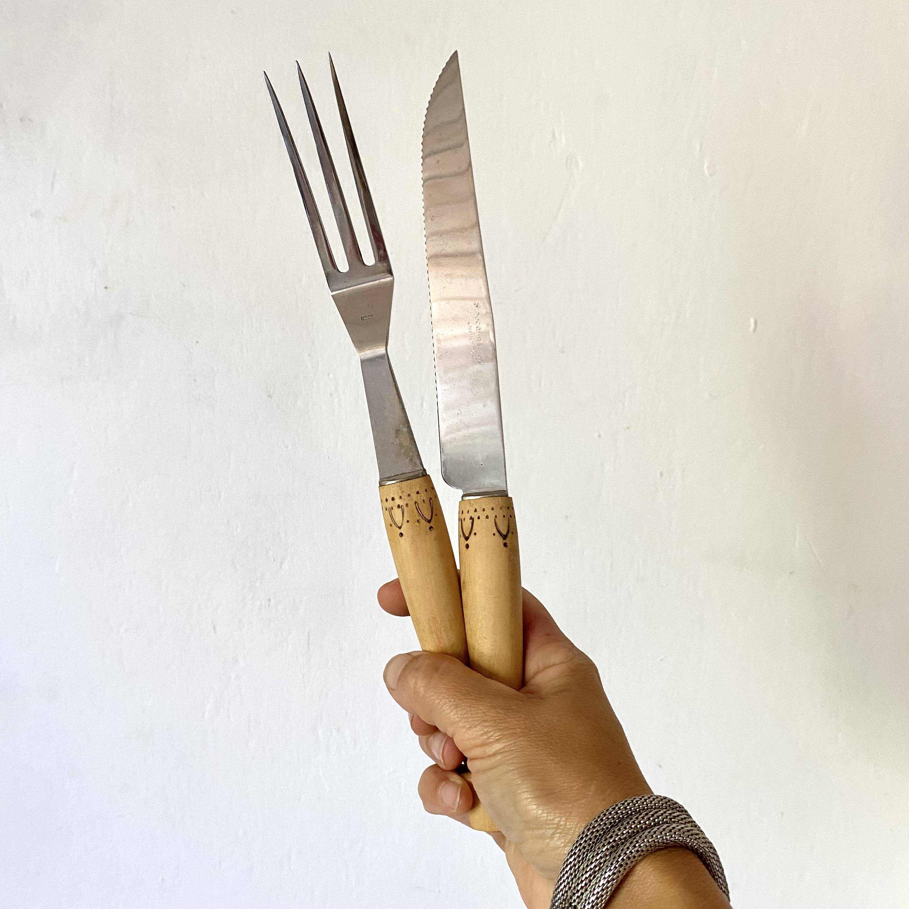Fourchette et couteau à découpe en inox et bois gravé