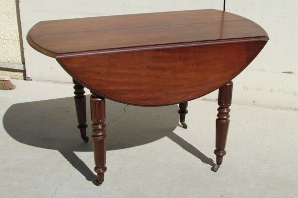 Round table expandable mahogany
