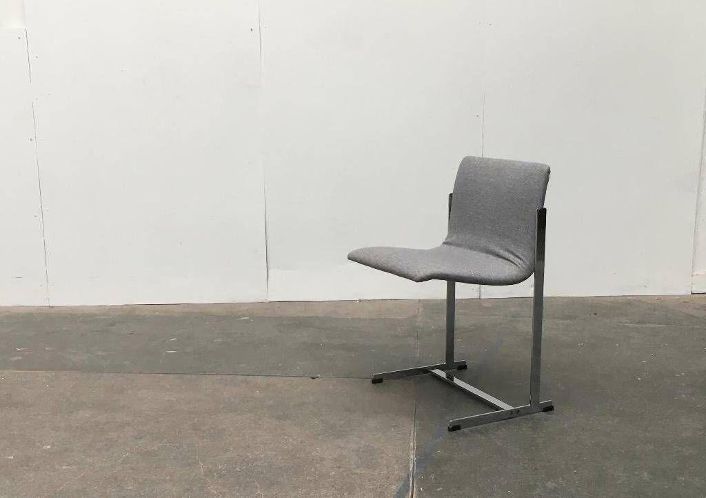 Mid-century space age cantilever chair by Richard Young for Merrow Associates, 1960s.