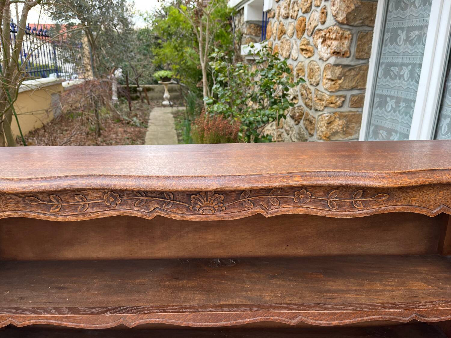 Bibus bookcase in carved wood