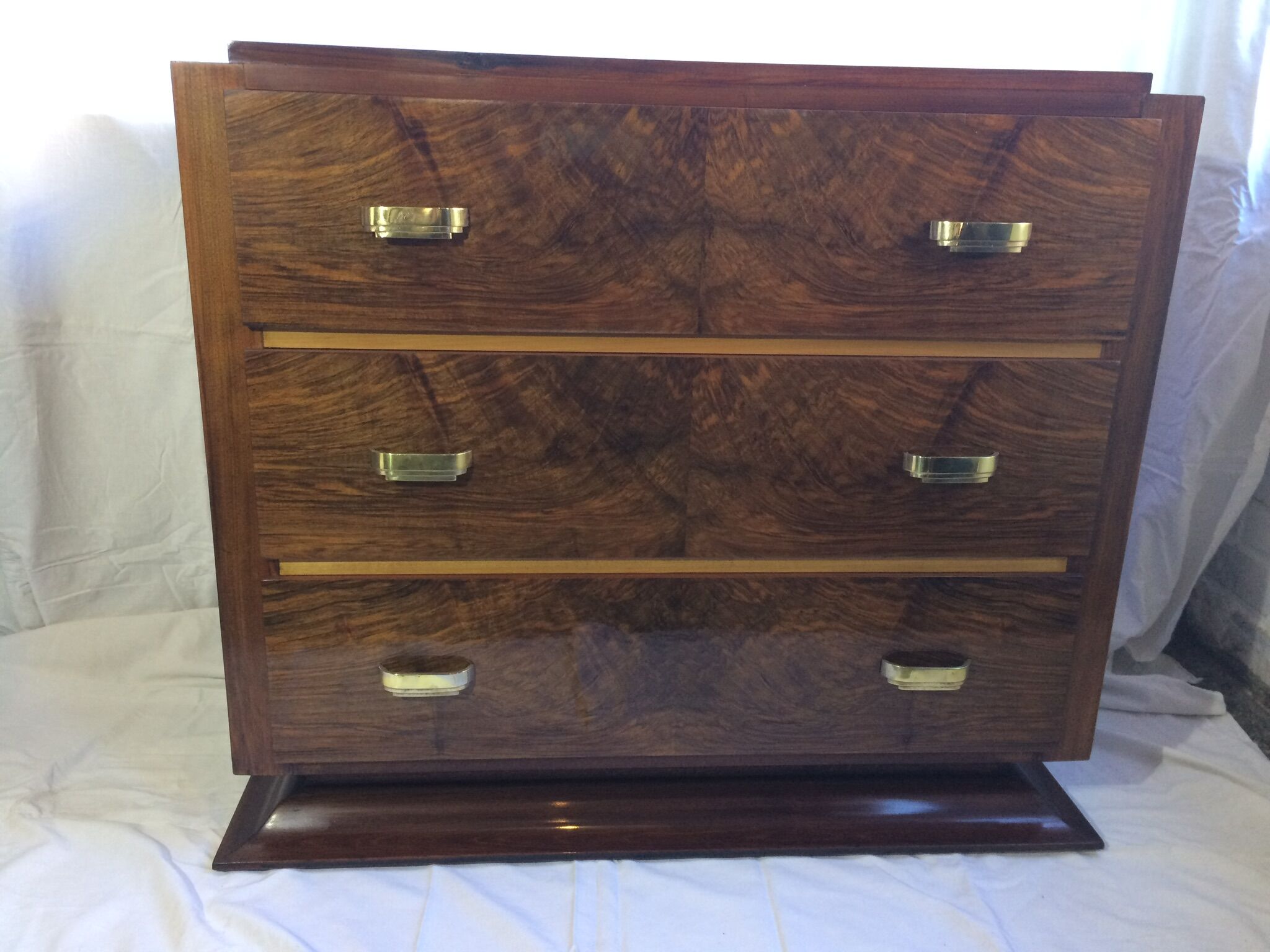 Art deco dresser